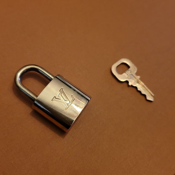 #315 Louis Vuitton Padlock & Key - Picture 3 of 6